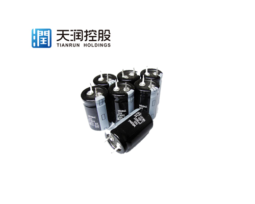 該如何設(shè)定電容器的額定電壓？